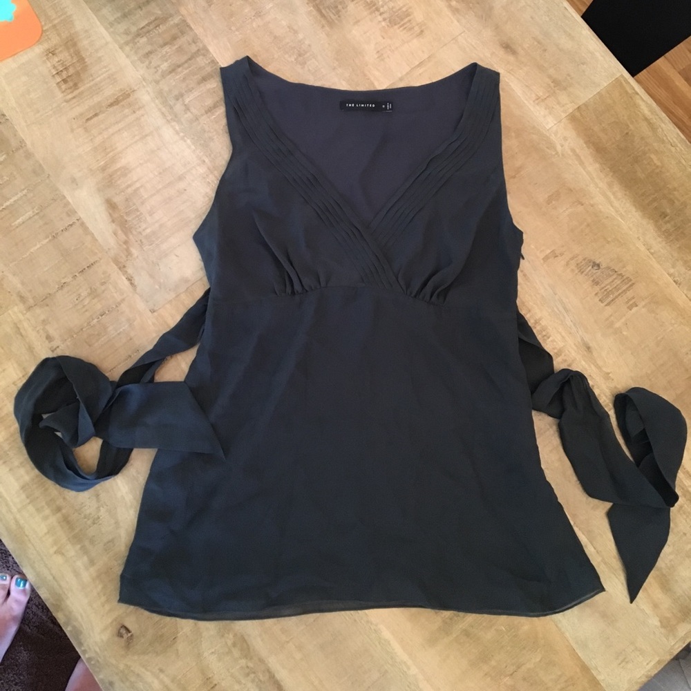 The Limited Charcoal gray sleeveless blouse w tie