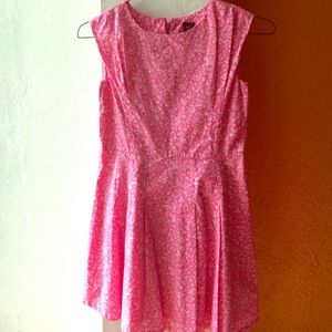 A pink dress for girls that will be great to have