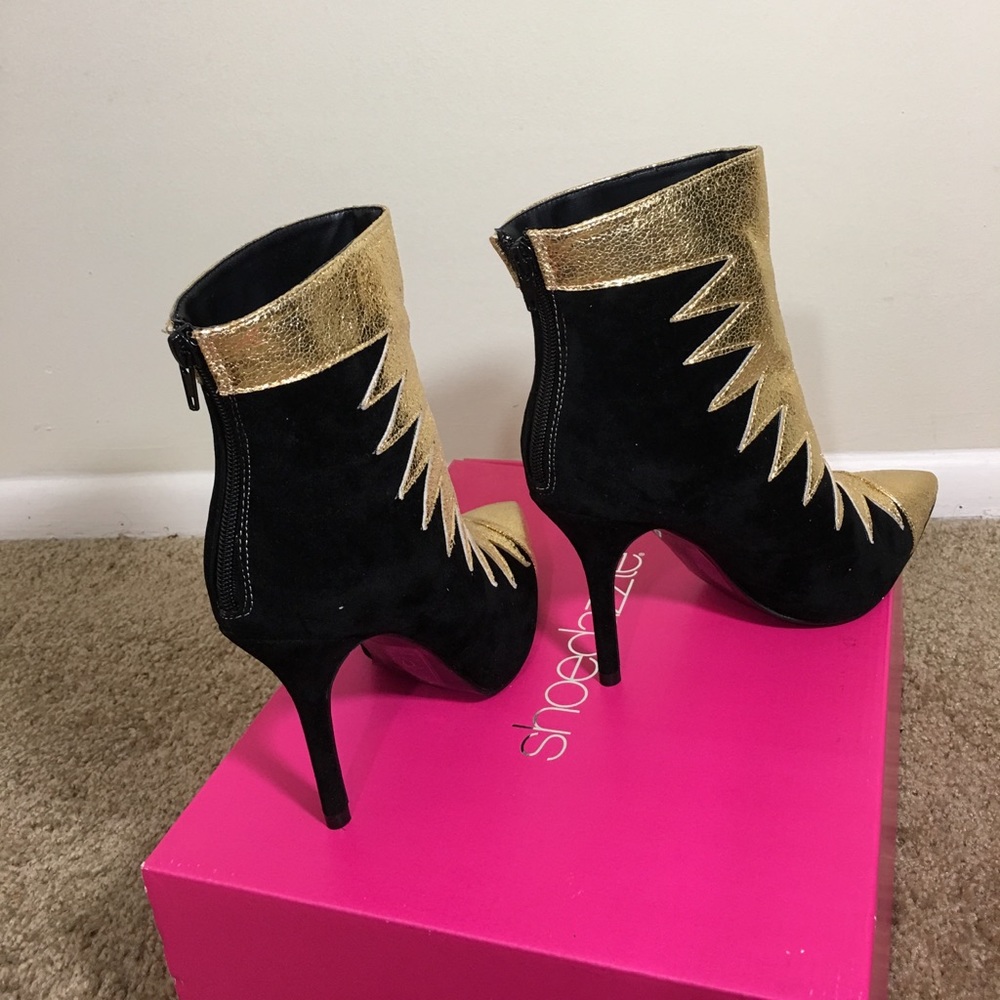 🔥Sexy Gold/Black Ankle Booties🔥 - Picture 6 of 7