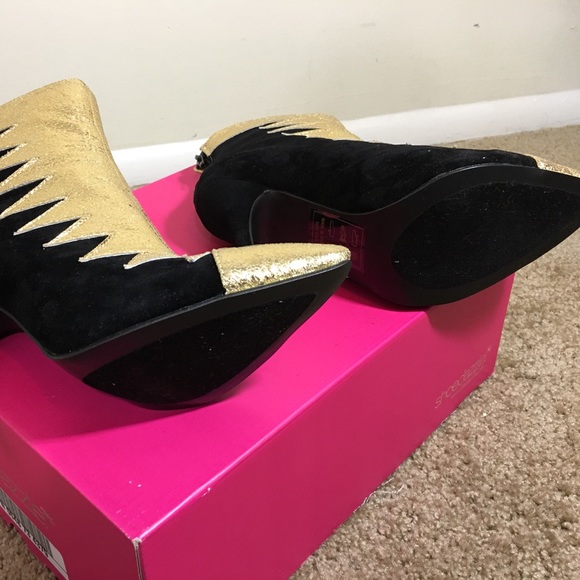 🔥Sexy Gold/Black Ankle Booties🔥 - Picture 7 of 7