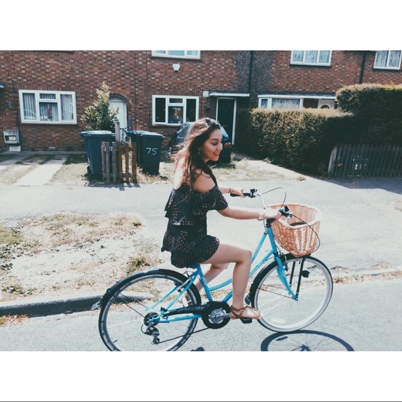 Meet your Posher, Joyce - Picture 2 of 3