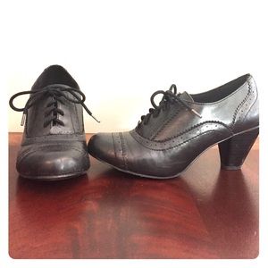 Black Sbicca close toe heels