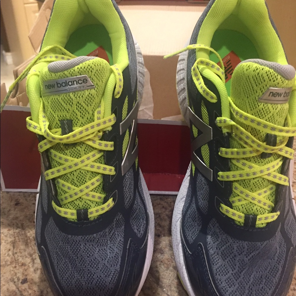 new balance boys sneakers 6 1/2.