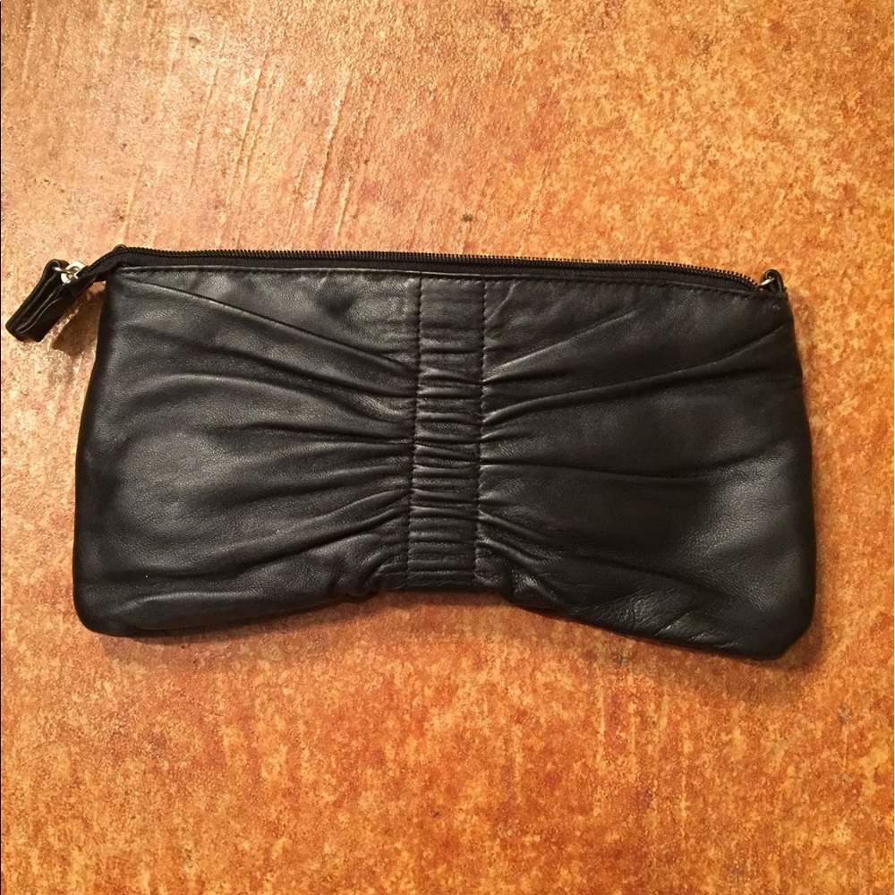Black clutch