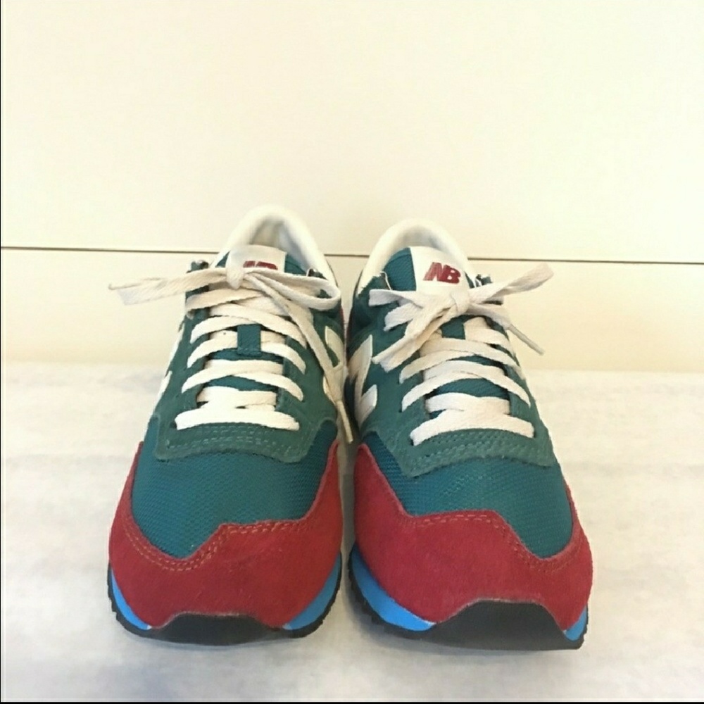 New Balance tennis shoes