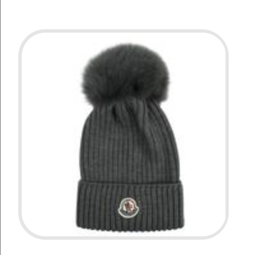 Moncler Pom Pom hat!