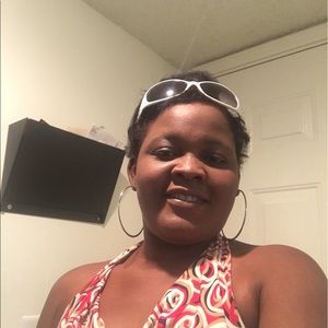 Meet your Posher, Denise