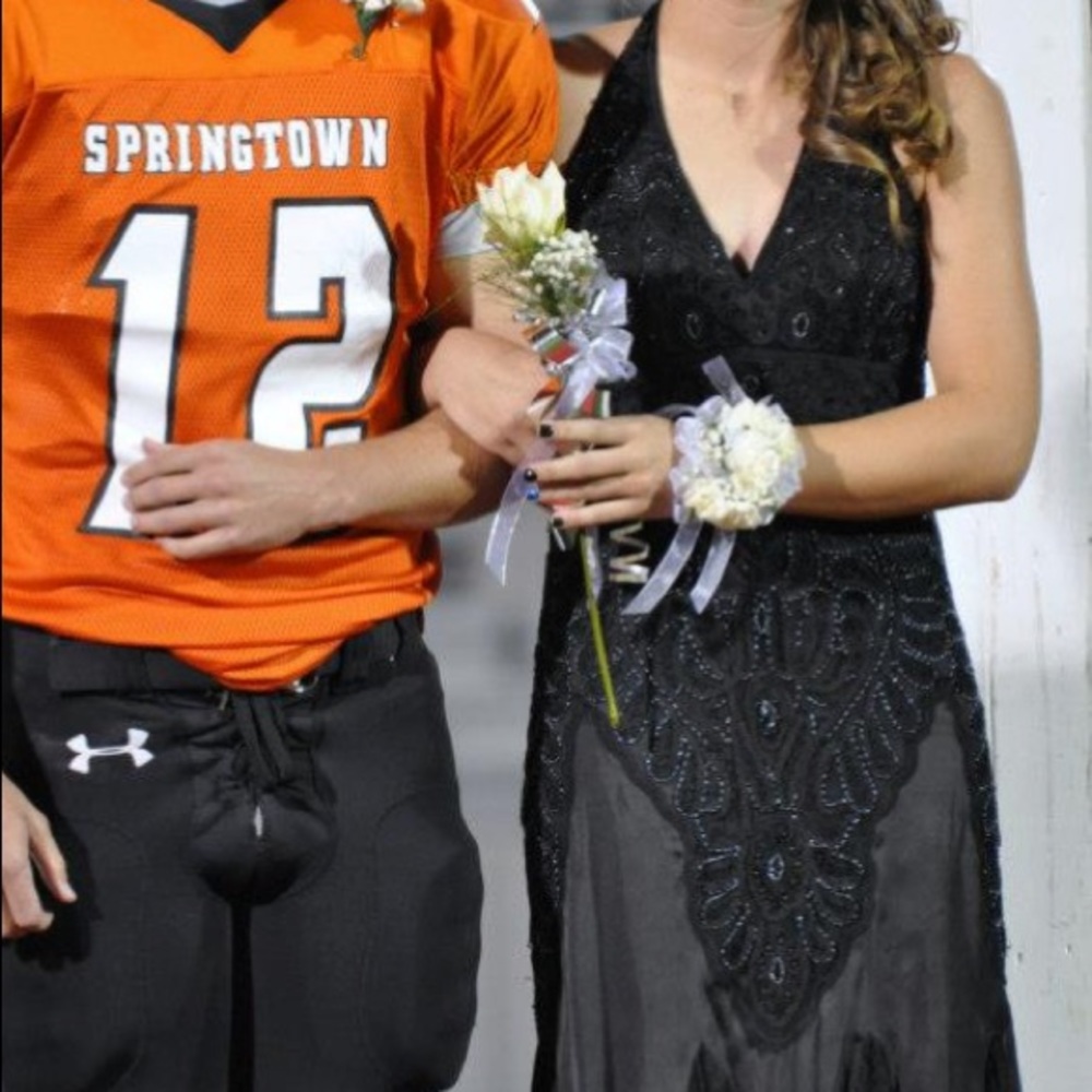 Formal GOWN - Picture 2 of 3