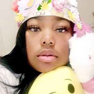 Meet your Posher, Kena