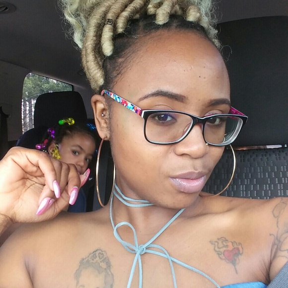 Meet your Posher, Deedee - Picture 1 of 1