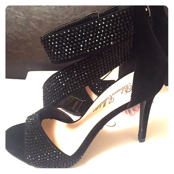 Shoes - Picture 1 of 3