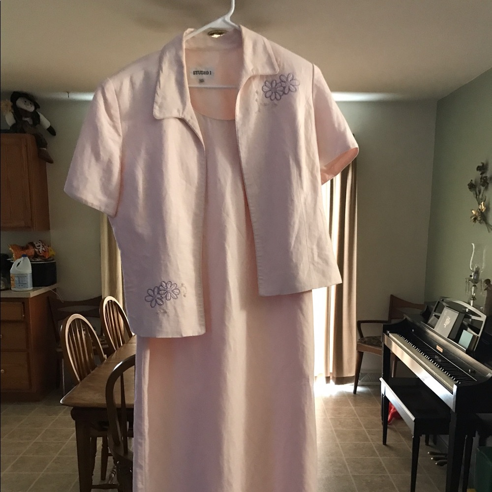 Beautiful like new Studio one 2 piece pink dress