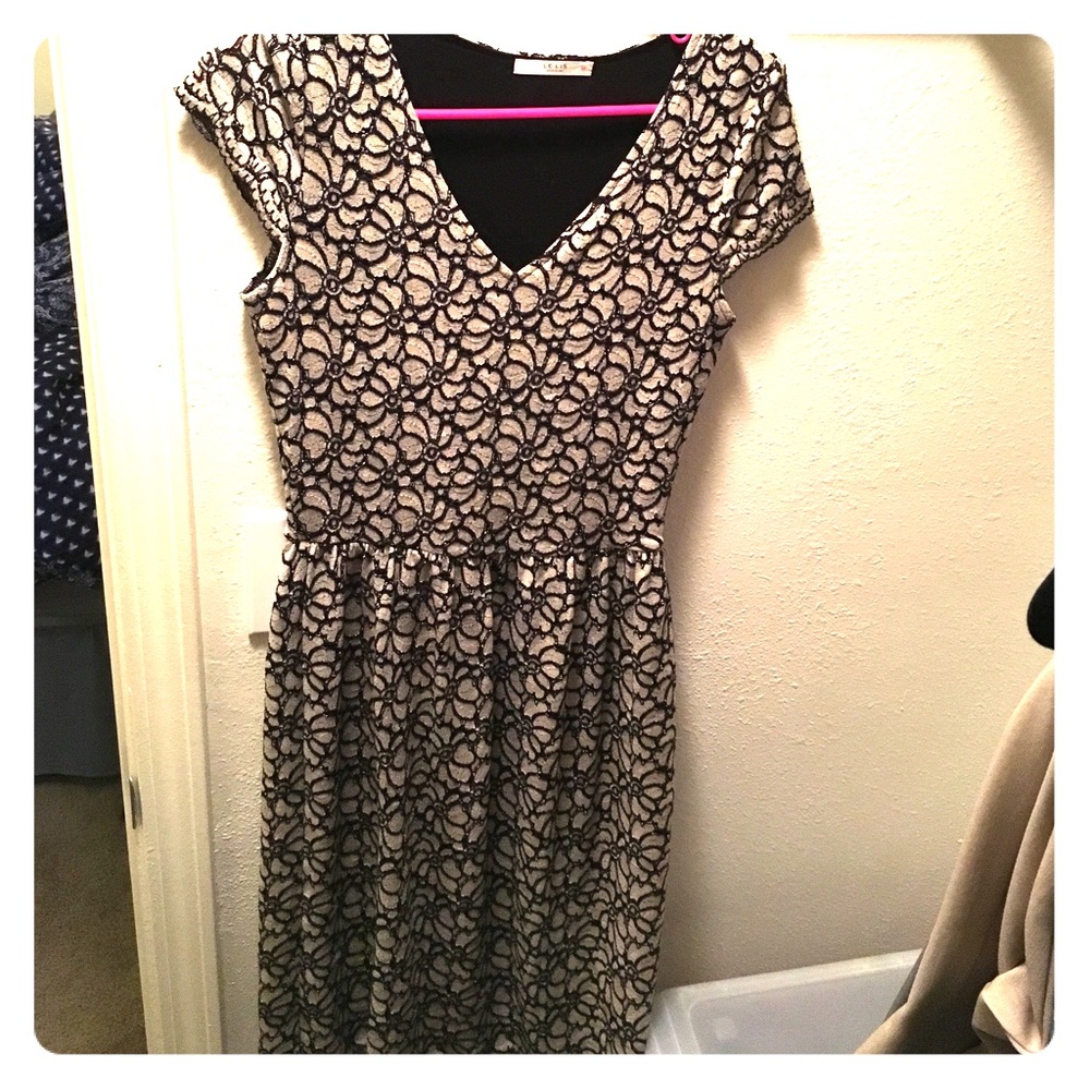 Le Lis Dress- Never been worn