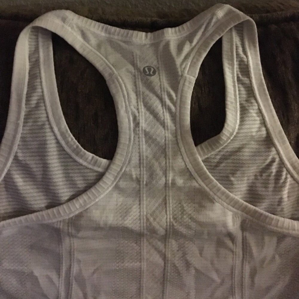 White swiftly size 4 on reserve