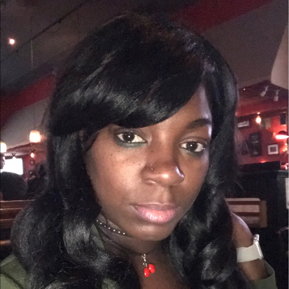 Meet your Posher, Courtney