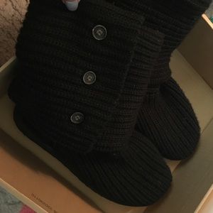 BLACK KNIT UGGS