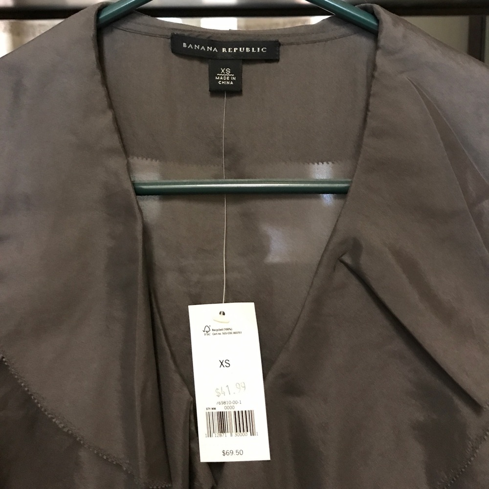 Never been worn/tag on Banana Republic shirt - Picture 2 of 3