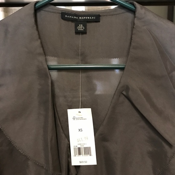 Never been worn/tag on Banana Republic shirt - Picture 2 of 3