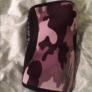 NWOT Single Bear Komplex knee sleeve