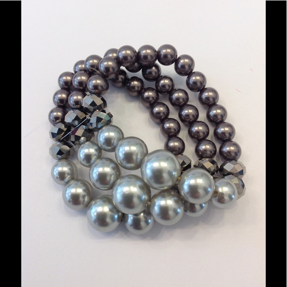 Jewelry - Gorgeous pearly bead bracelet.