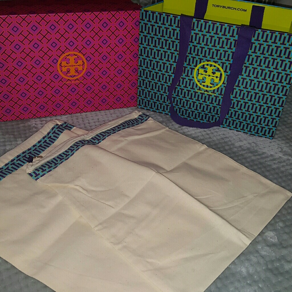 Tory Burch shopping bag, shoe box