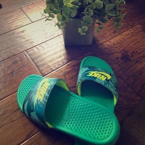 Women's Nike Benassi JDI print slides