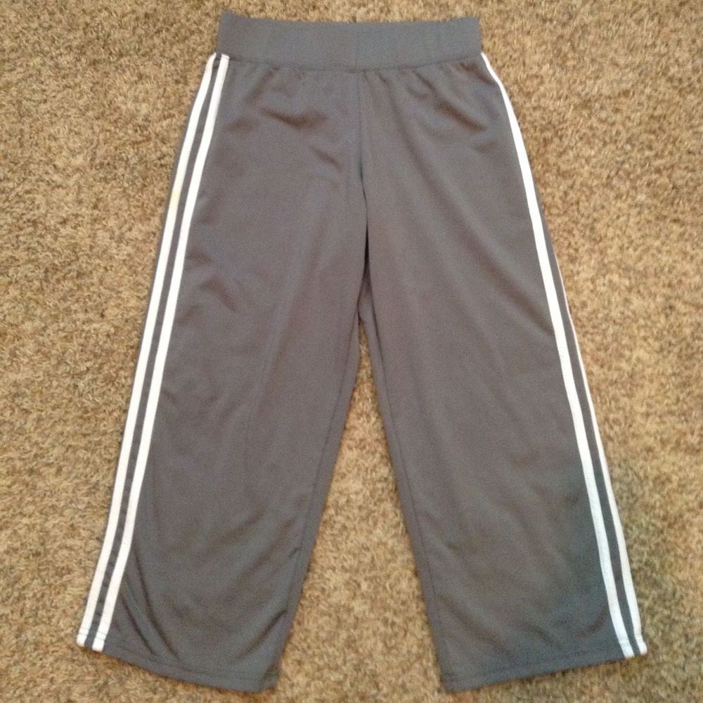 ⭐️3 for $20⭐️ Gray and White Crop Workout Pant