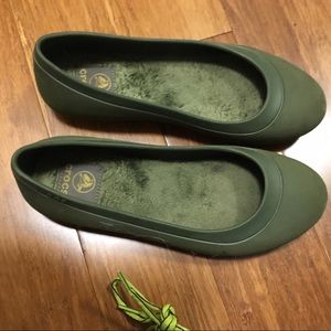 Crock ballet flats