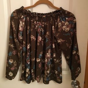 Cute top size small from boutique