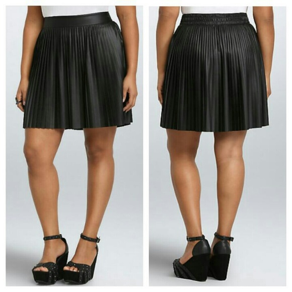 torrid Dresses & Skirts - 🐥HP!🐥 Torrid faux leather skater skirt