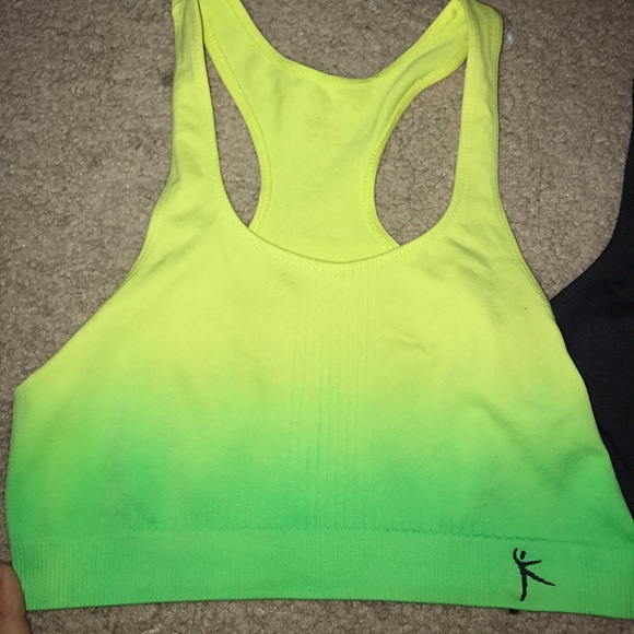 Sports bras - Picture 2 of 3