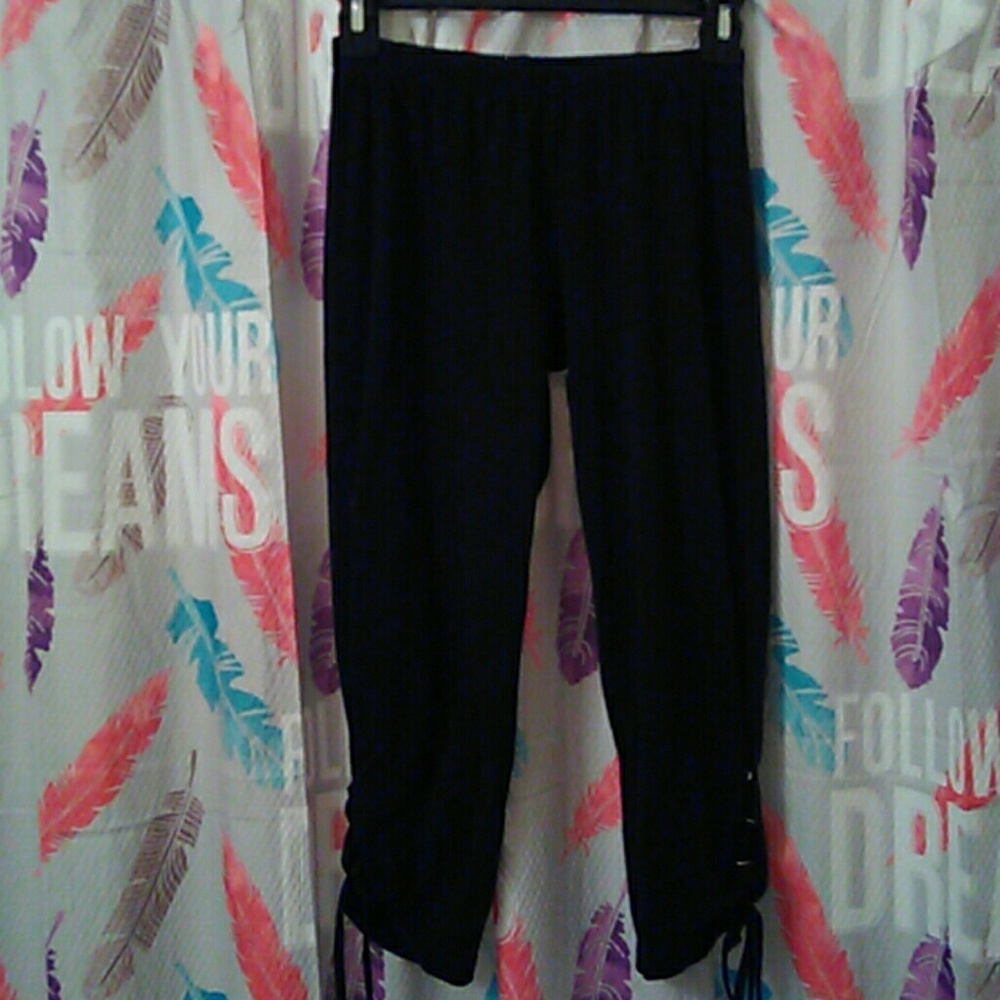Black cotton capris