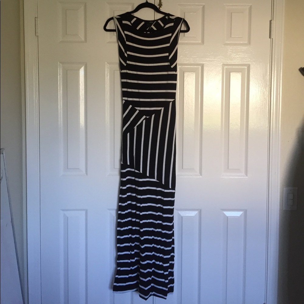 Backless maxi dress