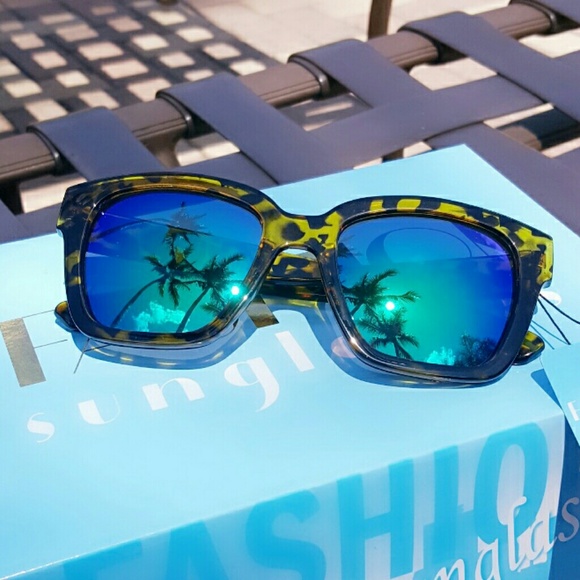 LAST ONE Wayfarer Sunglasses - Picture 4 of 7