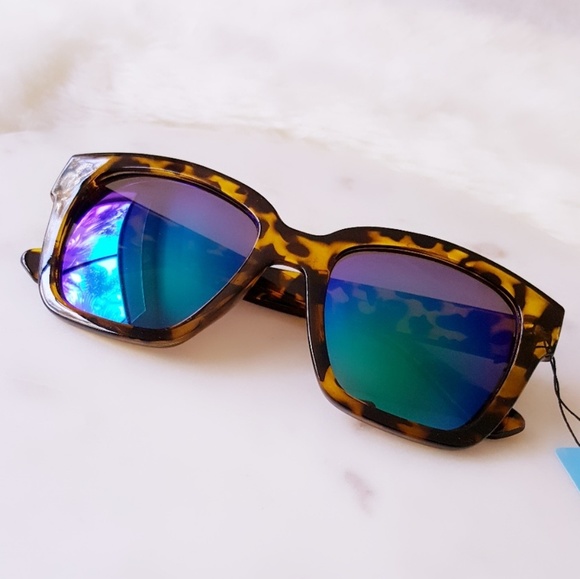 LAST ONE Wayfarer Sunglasses - Picture 6 of 7