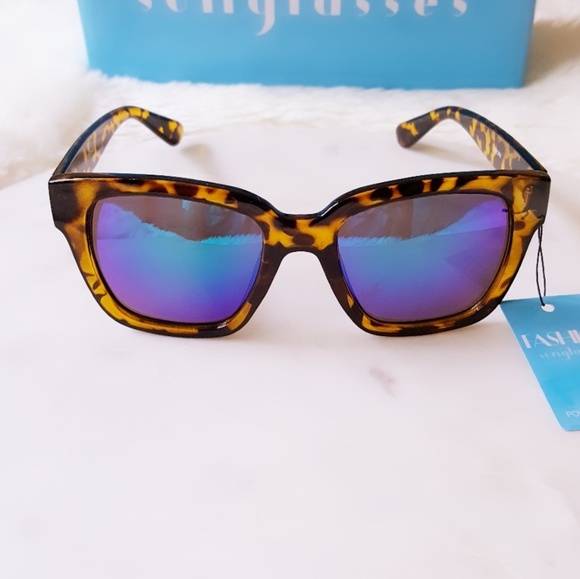 LAST ONE Wayfarer Sunglasses - Picture 7 of 7