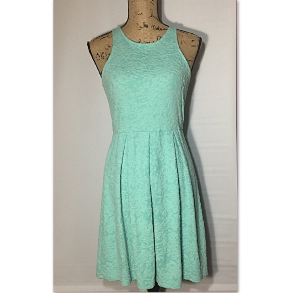 👗Francesca's Buttons Brand Dress Size Medium