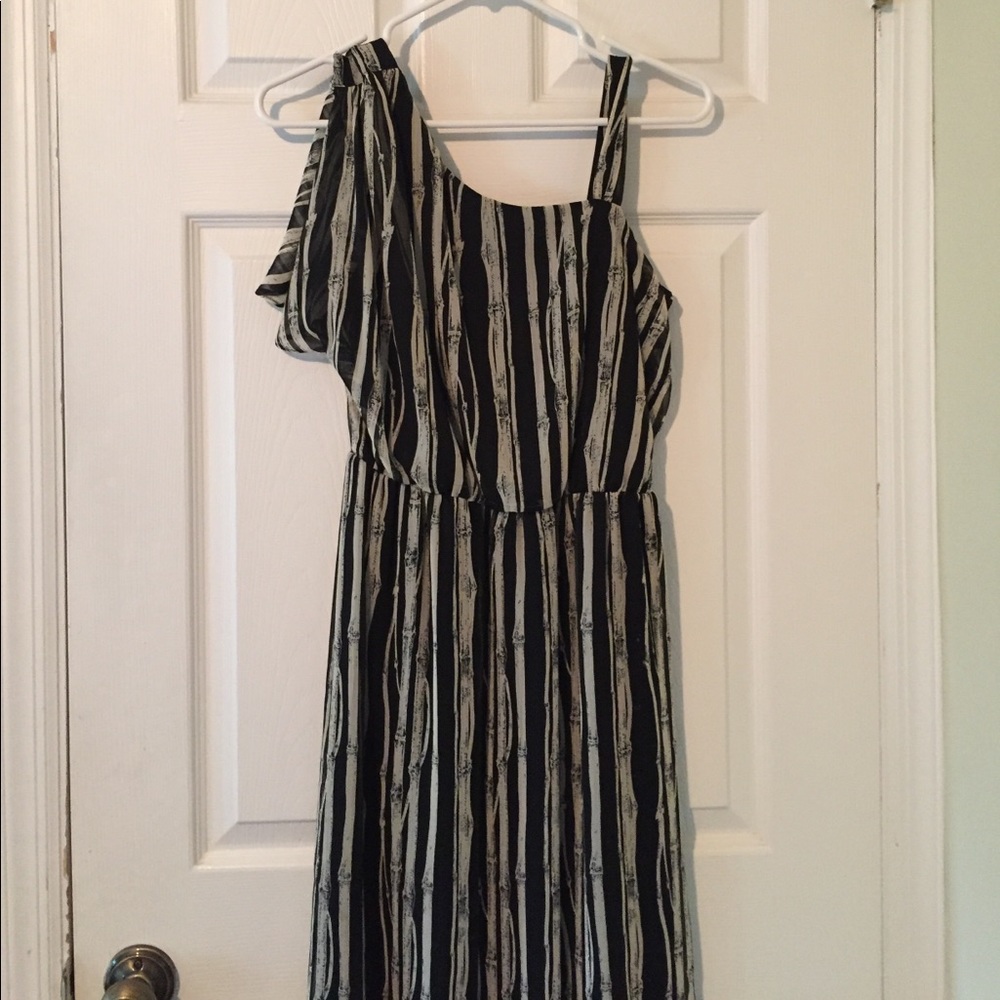 Bamboo Patterned Chiffon Maxi Dress