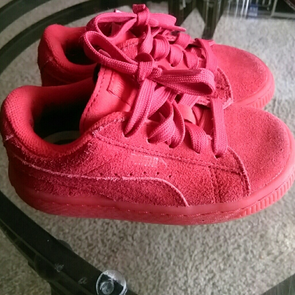 Red suede kinder fit Pumas