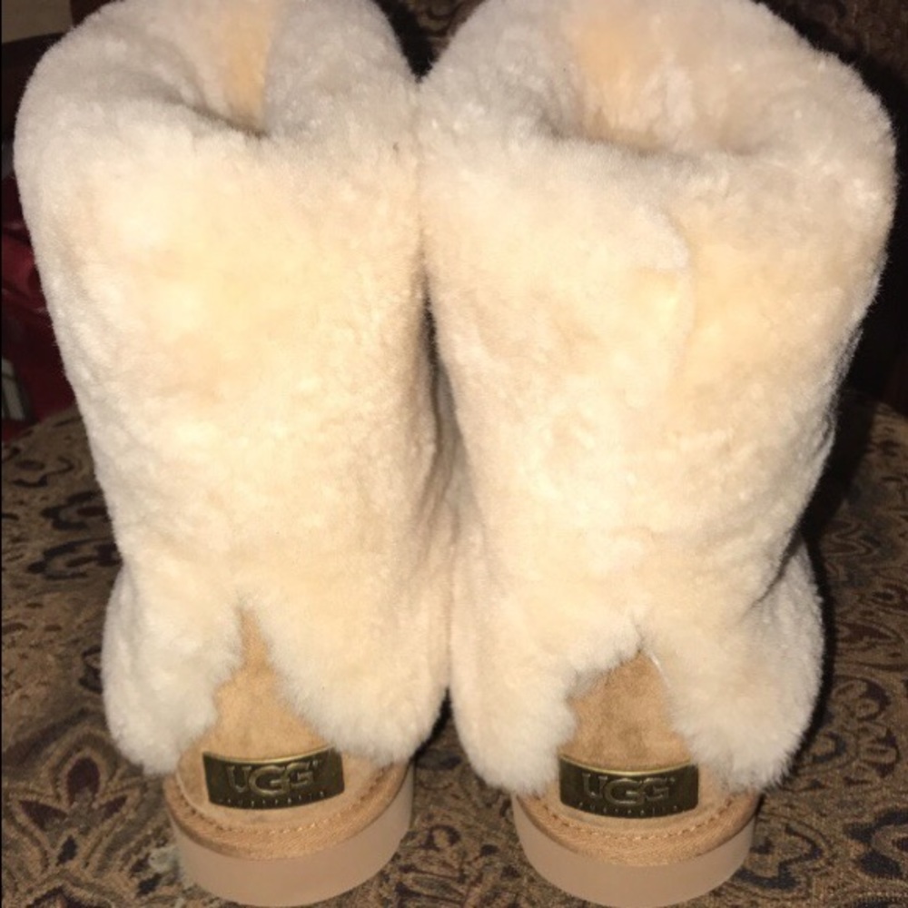 NEVER WORN! Sheepskin Ugg Boots Size 8 - Picture 1 of 5