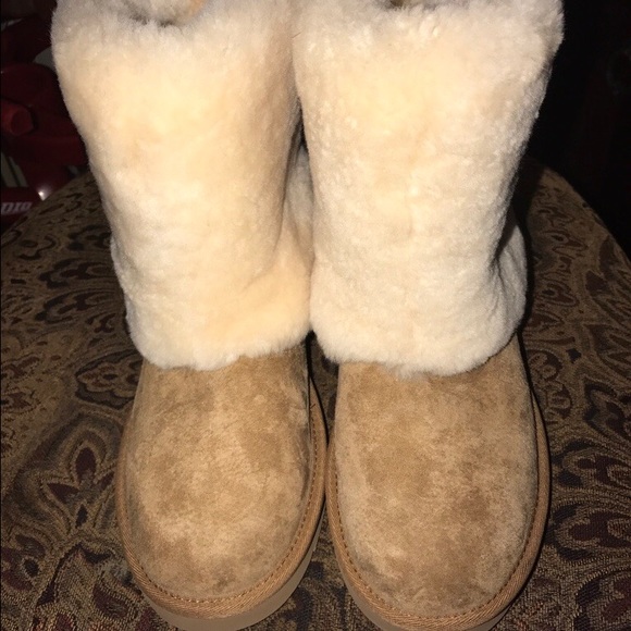 NEVER WORN! Sheepskin Ugg Boots Size 8 - Picture 2 of 5