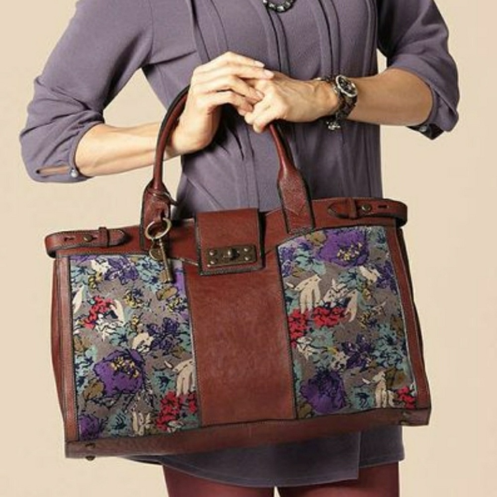 Vintage fossil weekender with key