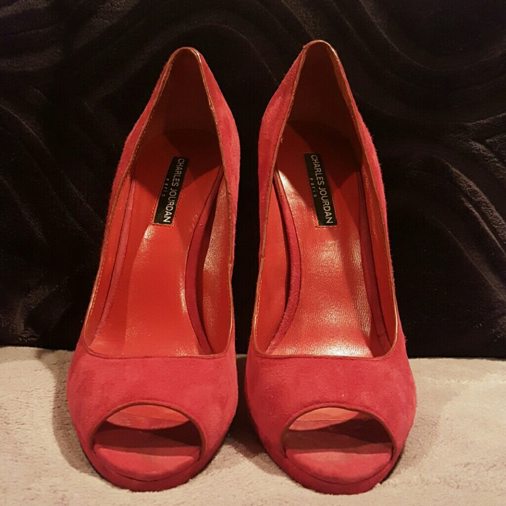 Fuschia suede pumps