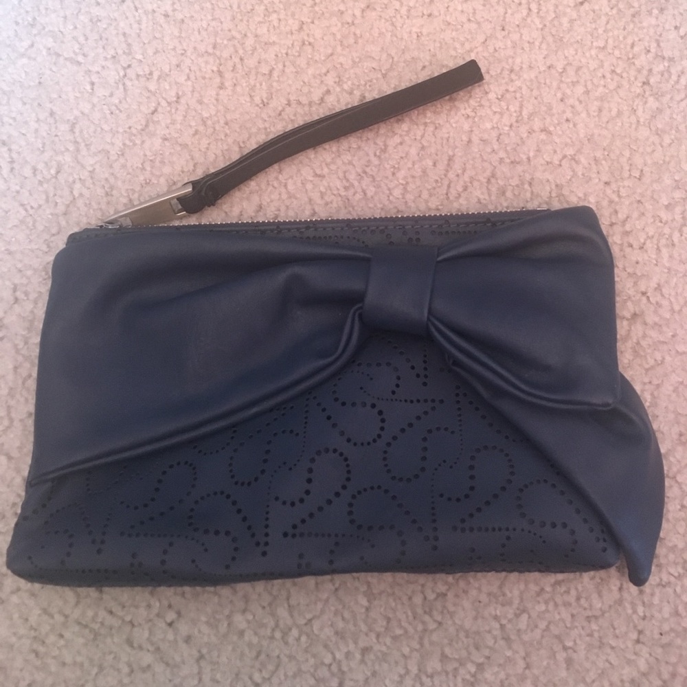 Blue Simply Vera Vera Wang wristlet