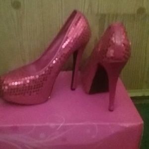 Dorothys shoes "theres no place like stlye"