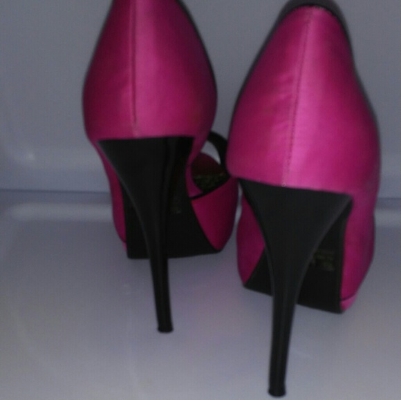 QIPID HOT PINK STILETTOS/ SIZE 8.5 - Picture 2 of 4