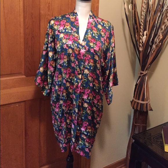 Victoria's Secret Other - VICTORIA SECRETS 100% silk robe