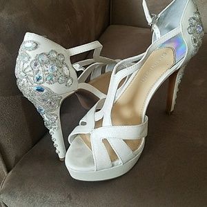 Gianni Bini White Glitter Heels