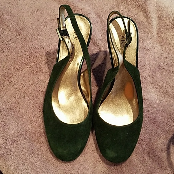 ELEGANT ANNE KLEIN GREEN SUEDE WEDGE - Picture 1 of 3