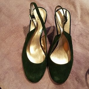 ELEGANT ANNE KLEIN GREEN SUEDE WEDGE